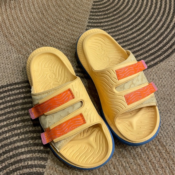 Hoka Ora Luxe recovery slides - Picture 8 of 9